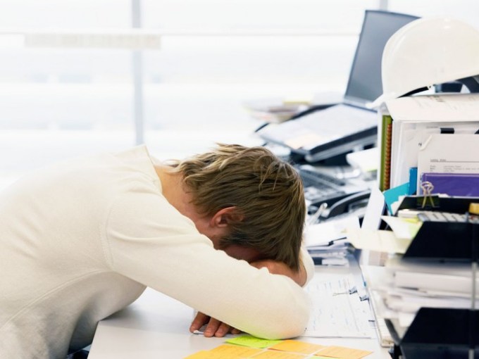 Recomendaciones-para-manejar-el-estrés-en-el-trabajo-1-696x522